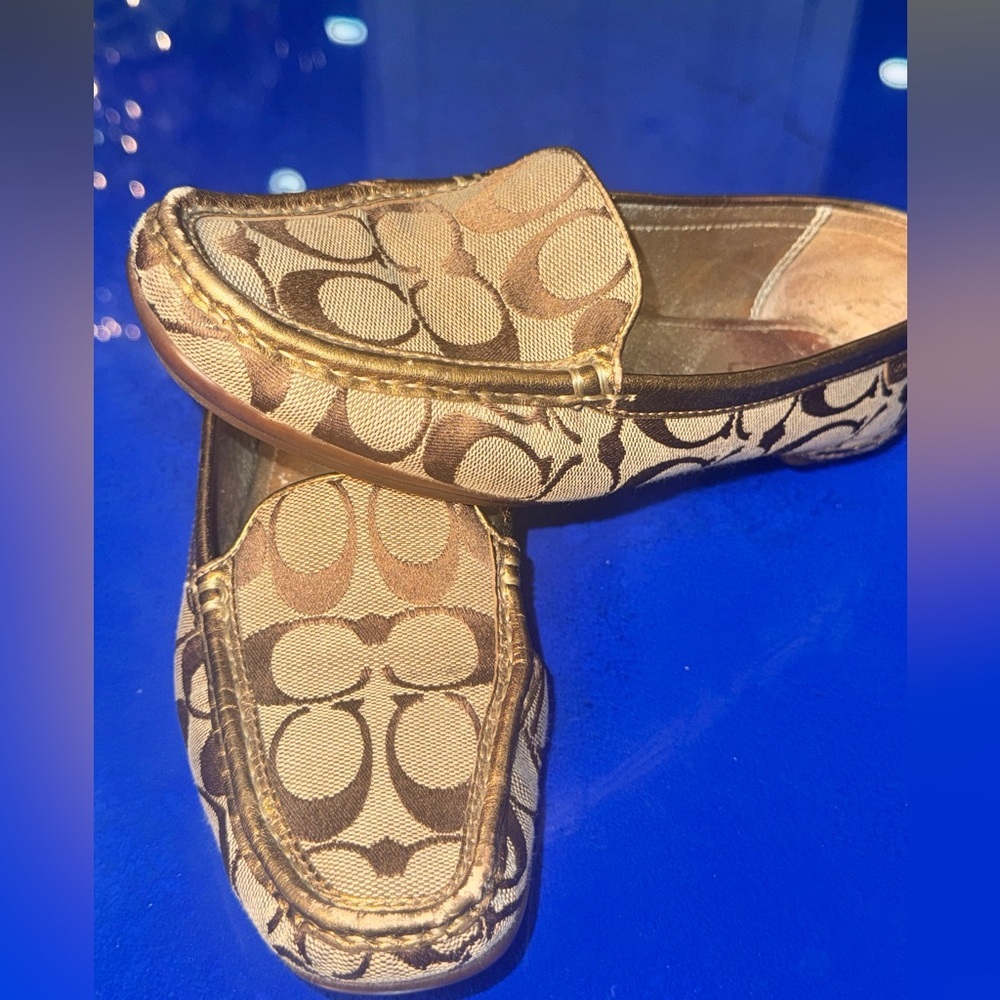 Coach Sheila Signature Loafers - Gold
Leather Trim - Size 7.5 Monogram designer